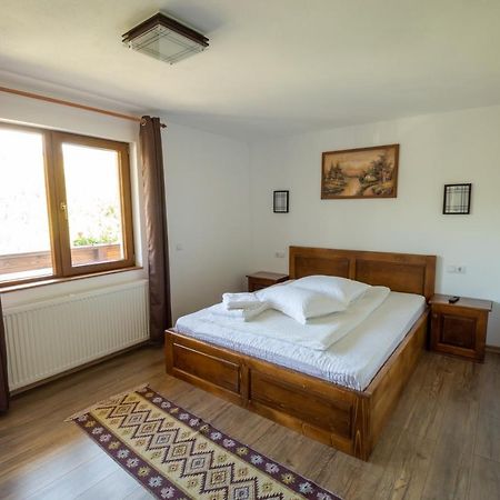 Denisa's Lodge Arieşeni Buitenkant foto