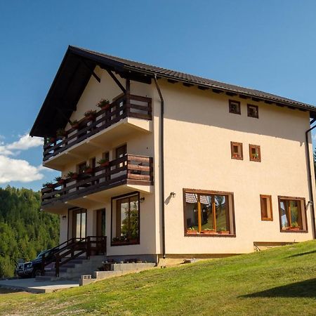 Denisa's Lodge Arieşeni Buitenkant foto