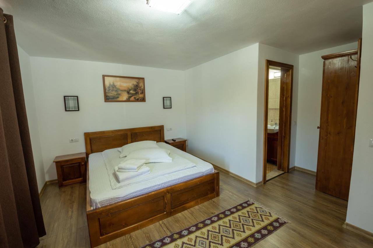 Denisa's Lodge Arieşeni Buitenkant foto