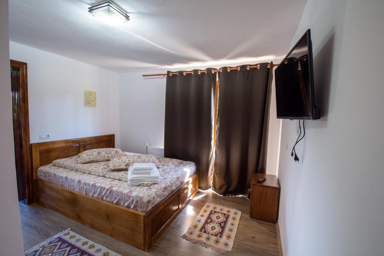 Denisa's Lodge Arieşeni Buitenkant foto
