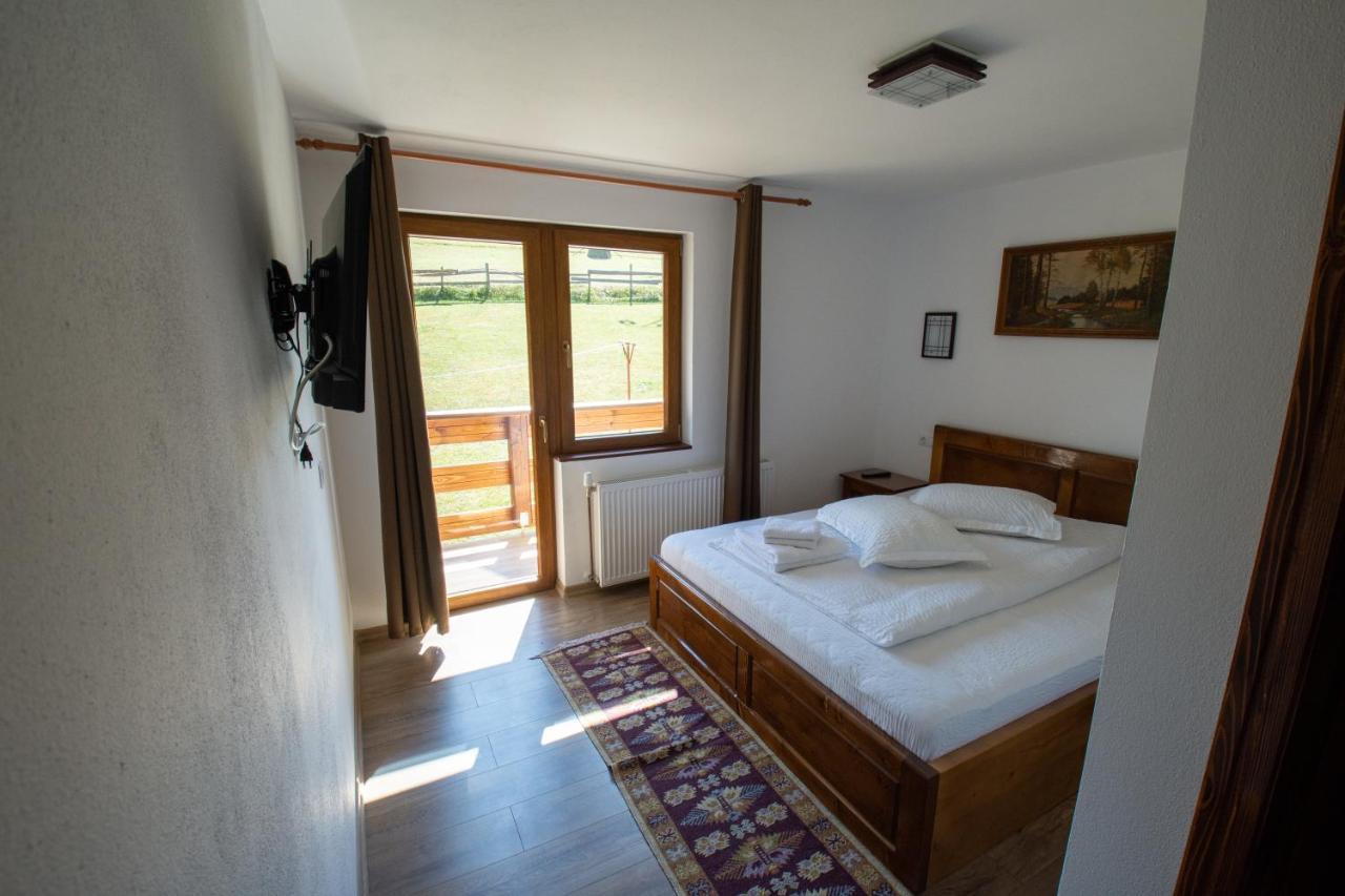Denisa's Lodge Arieşeni Buitenkant foto